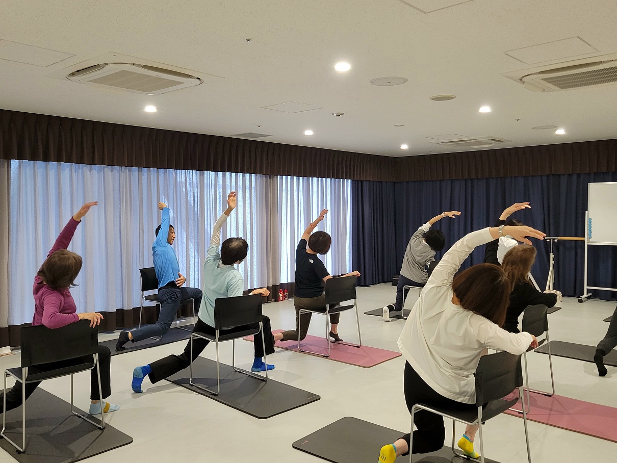 �Ҋ֐߃X���[�X�g���b�`����N���X