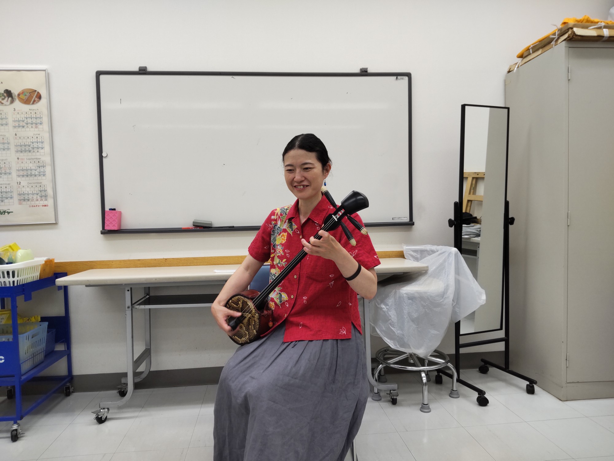 �{�� ���