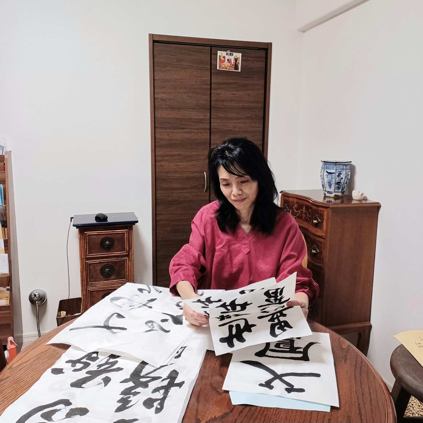 ���R ����